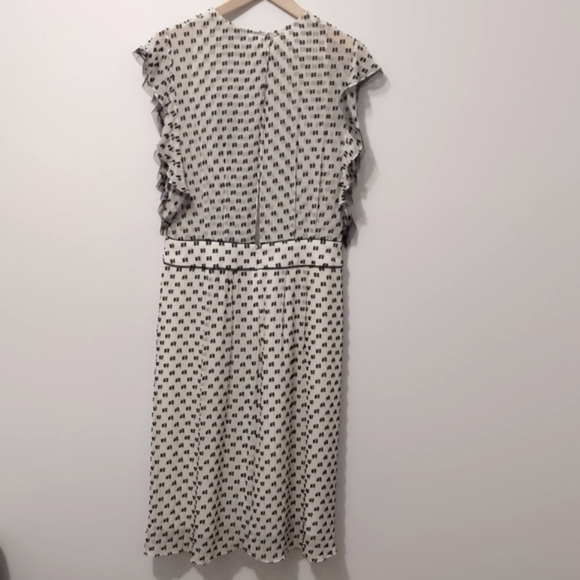 NWT BCBG Silk Blend Cocktail Dress with Ruffle Sleeves Size 10 - Picture 6 of 12